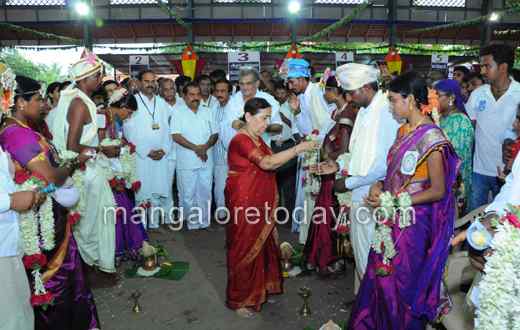 Dharmasthala mass marriage 2014